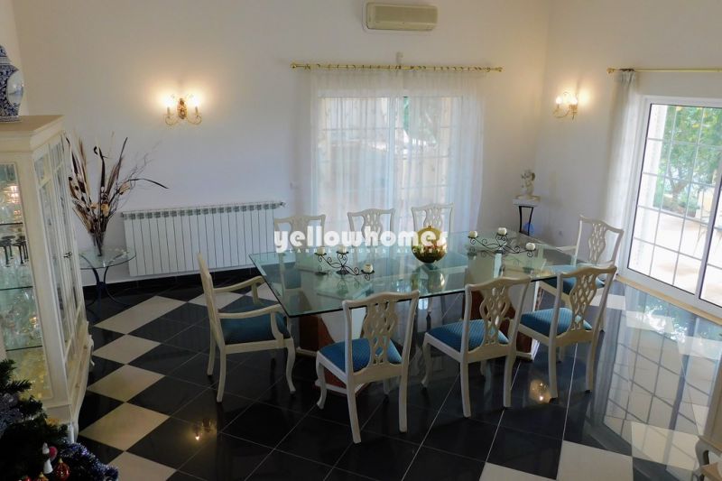 Espaçosa moradia V4 com piscina perto de Vilamoura e comodidades